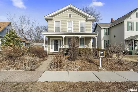 2122 W 3rd St, Davenport, IA 52802