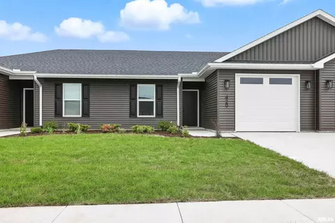429 N 4th Ave, Eldridge, IA 52748