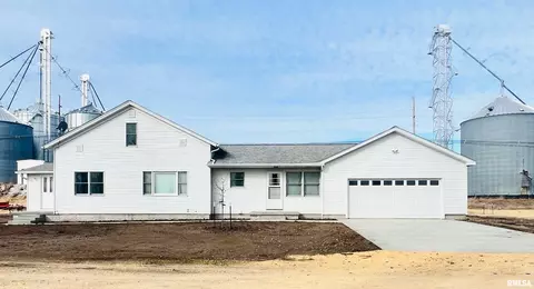 102 Creek Rd, Calamus, IA 52729