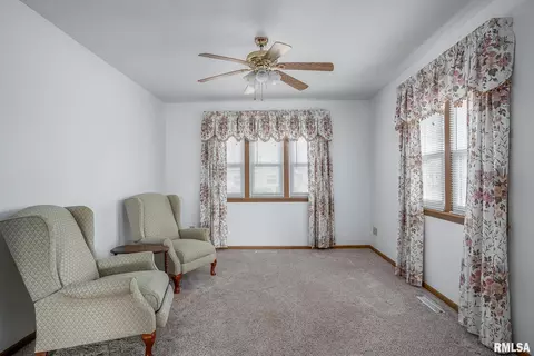 2413 44th St, Moline, IL 61265 photo 4