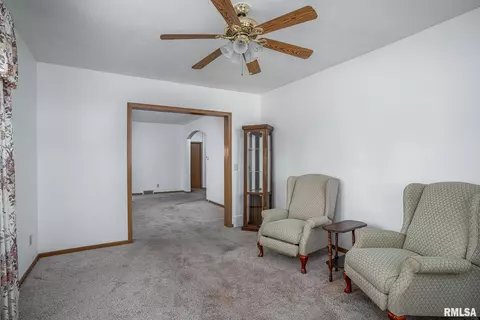 2413 44th St, Moline, IL 61265 photo 5