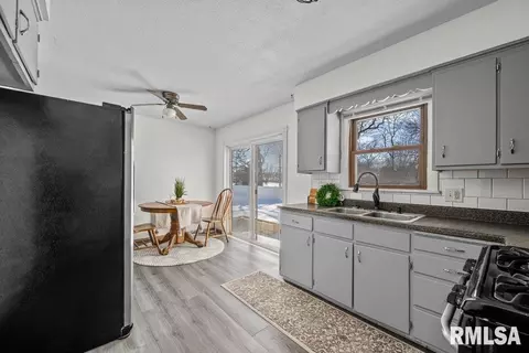 810 12th St, Silvis, IL 61282 photo 10