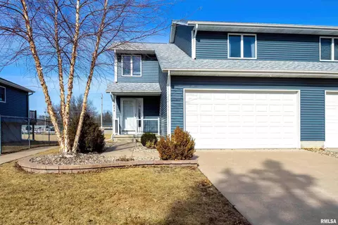 1834 W 66th St, Davenport, IA 52806