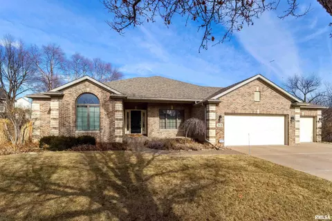 5438 56th Avenue Ct E, Bettendorf, IA 52722