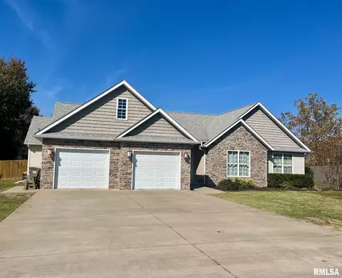 308 Excalibur Dr, Carterville, IL 62918