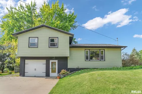 330 Walnut St, Le Claire, IA 52753