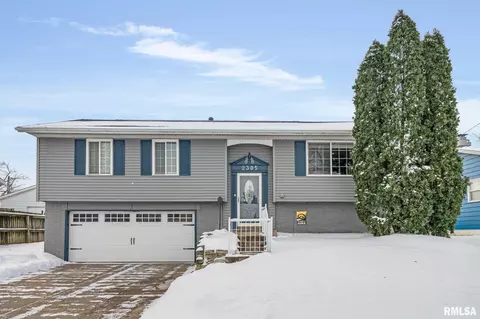 2305 Echodale Dr, Bettendorf, IA 52722