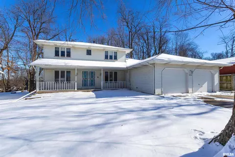 1835 14th St, Bettendorf, IA 52722