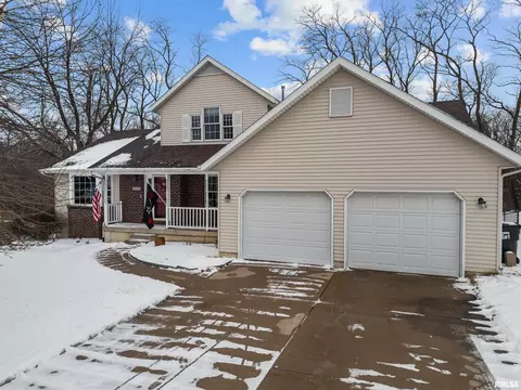 4506 Ridge Dr, Davenport, IA 52806
