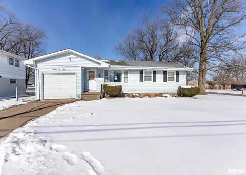 1209 Crosstown Ave, Silvis, IL 61282