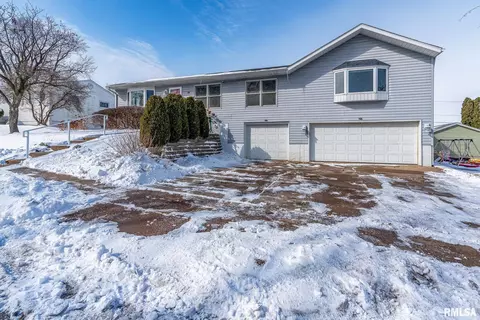 2818 N Fillmore St, Davenport, IA 52804