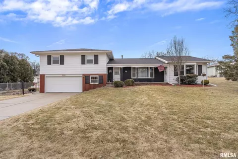 3320 37th St, Rock Island, IL 61201