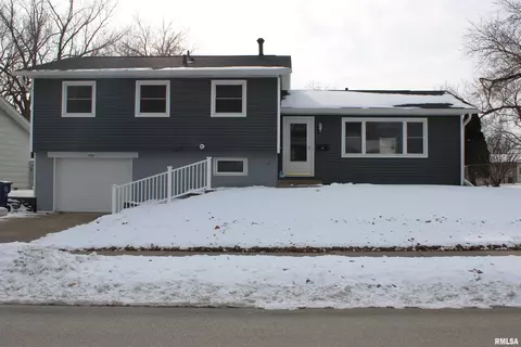 1805 Sutton Pl, Bettendorf, IA 52722
