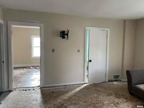 119 6th St, Silvis, IL 61282 photo 3