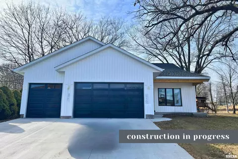 816 S River Dr, Princeton, IA 52768