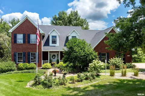 4921 School House Rd, Bettendorf, IA 52722