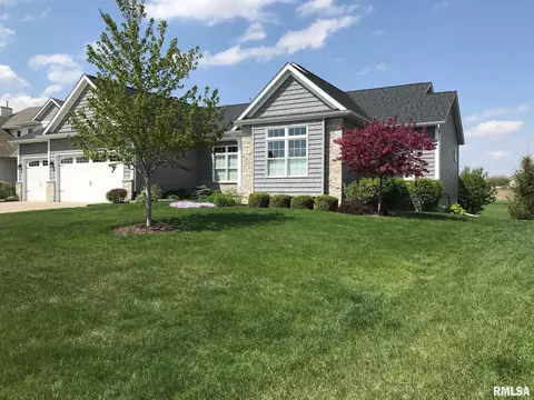 6212 Whispering Hill Ct, Bettendorf, IA 52722