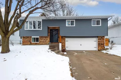 3699 29th St, Bettendorf, IA 52722