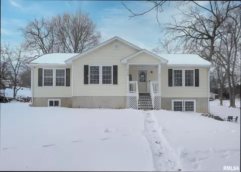 630 2nd Street Pl, Le Claire, IA 52753