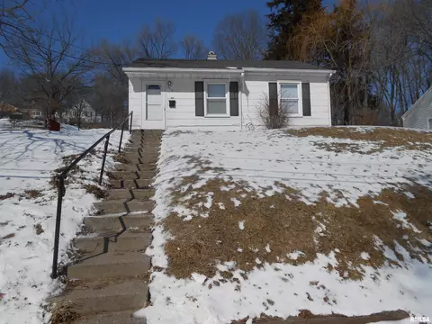 3610 May Ln, Davenport, IA 52802