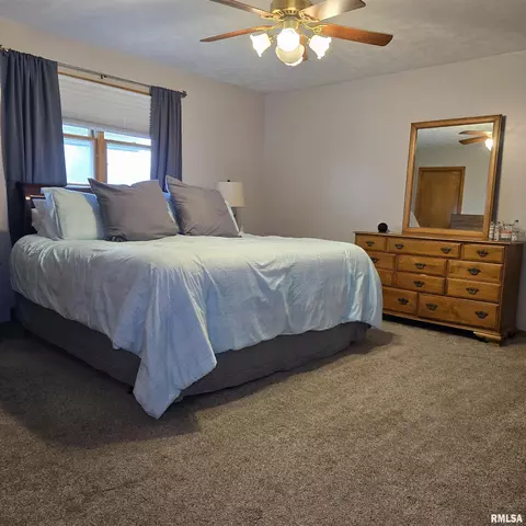 223 N King St, Hurst, IL 62949 photo 14