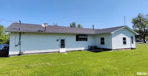 223 N King St, Hurst, IL 62949 photo 24