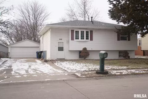 1204 N Pioneer St, Davenport, IA 52804