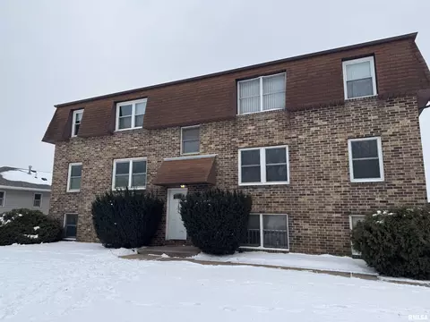 2035 E 38th Pl, Davenport, IA 52807