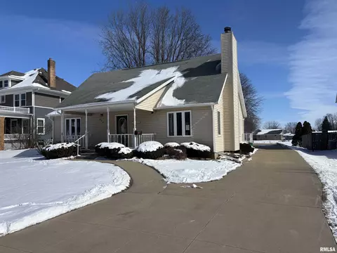 626 3rd Ave, Dewitt, IA 52742