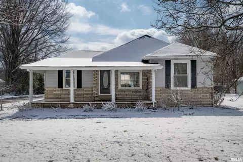811 W Grand Ave, Carterville, IL 62918