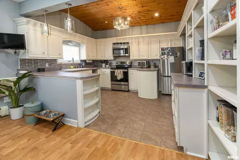 420 S 13th St, Herrin, IL 62948 photo 7