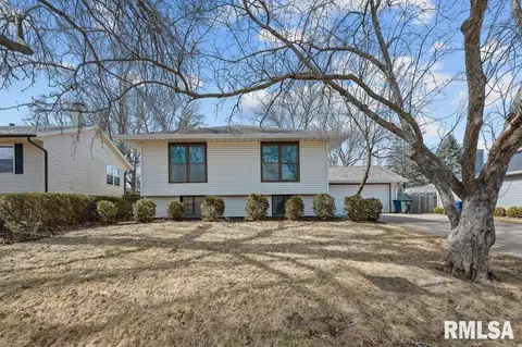 5432 Oakbrook Rd, Davenport, IA 52806