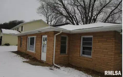 1511 36th Ave, Moline, IL 61265