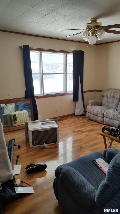 208 Cedar St, Morrison, IL 61270 photo 2