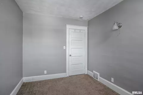1915 11th St, Moline, IL 61265 photo 18