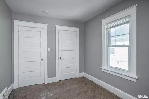 1915 11th St, Moline, IL 61265 photo 16