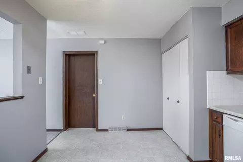 4319 26th Ave, Moline, IL 61265 photo 8