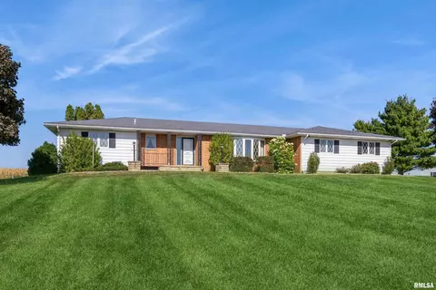 2424 300th Ave, Dewitt, IA 52742