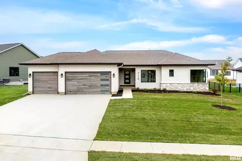 7116 Spring Creek Dr, Bettendorf, IA 52722