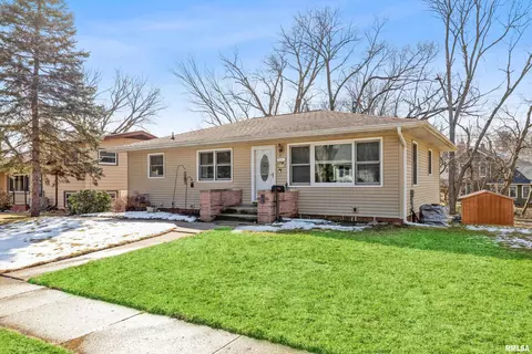3012 Tower Rd, Clinton, IA 52732