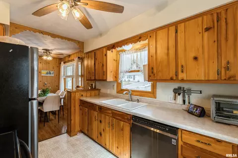 3012 Tower Rd, Clinton, IA 52732 photo 9