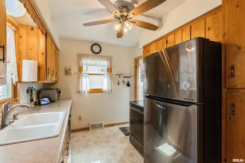 3012 Tower Rd, Clinton, IA 52732 photo 8