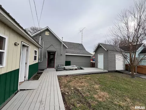 109 S 5th St, Elkville, IL 62932