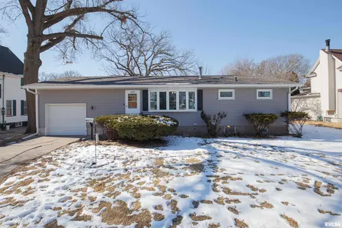 2020 29th St, Rock Island, IL 61201