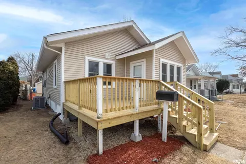 2370 27th St, Moline, IL 61265 photo 3