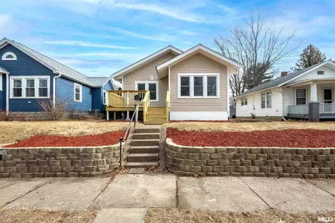2370 27th St, Moline, IL 61265