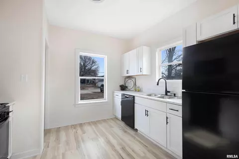 2370 27th St, Moline, IL 61265 photo 10