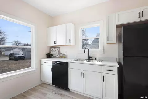 2370 27th St, Moline, IL 61265 photo 12