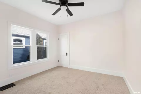 2370 27th St, Moline, IL 61265 photo 19