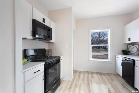 2370 27th St, Moline, IL 61265 photo 11